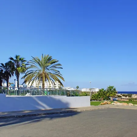 Niovi - Coralli Beachfront Holiday home Protaras